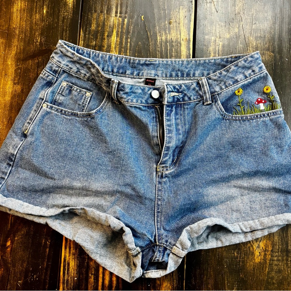 ROMWE Blue Denim Shorts with Floral Embroidery